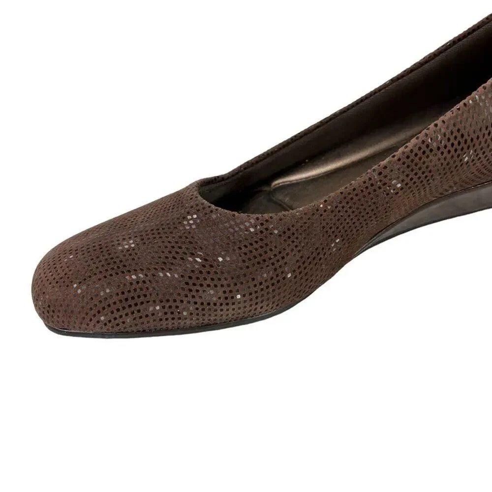 Trotters Chocolate Brown Low Wedge Slip On Genuine Leather Shoes Pumps 9 Narrow